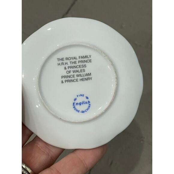 Royal Family Prince Charles Princess of Wales Diana Finsbury Family Plate - Picture 2 of 3